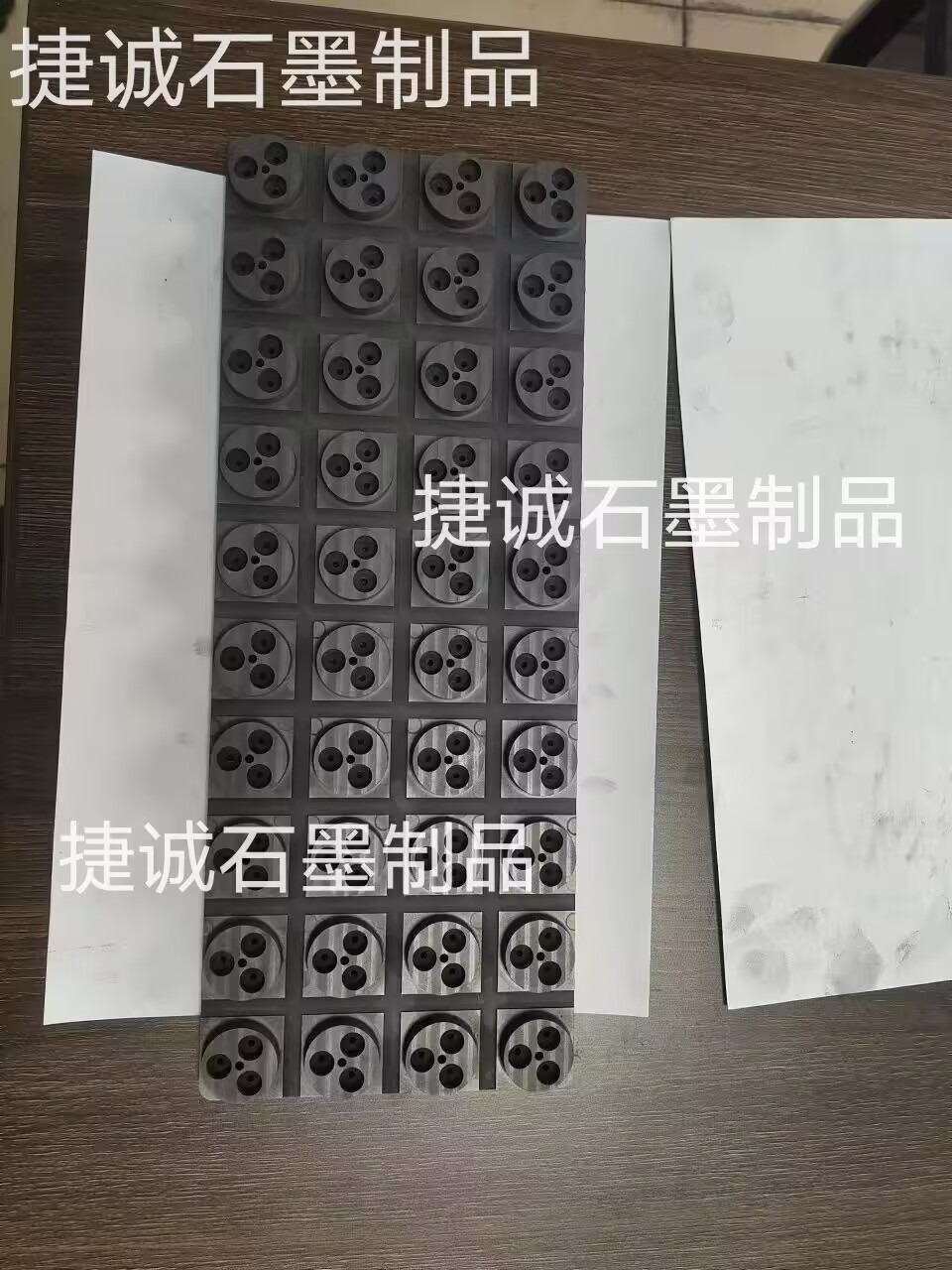 電子器件燒結(jié)用石墨治具，電子燒結(jié)石墨模具，半導(dǎo)體燒結(jié)石墨模具，二極管封裝石墨模具，燒結(jié)石墨模具，石墨模具，電子燒結(jié)石墨模具生產(chǎn)廠(chǎng)家，半導(dǎo)體燒結(jié)石墨模具生產(chǎn)廠(chǎng)家